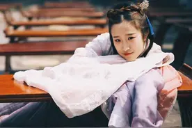 小说：平凡女孩狠心拒绝富二代的好意，只为心目中的男神图片