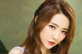 菊梓乔低调自拍照撞脸邓丽欣 影出腿长1米5被赞模特身材图片