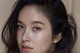 亚洲第一变性艺人，和女明星杨颖同框赢的没悬念，清纯脸是直男杀图片