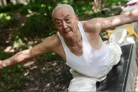 一口气做多少俯卧撑才算优秀？40岁以上的男性，不妨自测一下图片