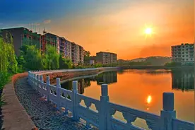 重庆垫江县一个镇，地处四区县交界，是垫江南大门图片