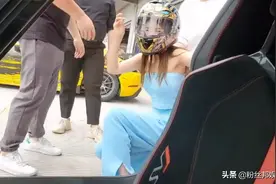 副驾美女嫌慢开到230码，虎牙邓晶晶SVJ撞车，千万跑车700万贱卖图片
