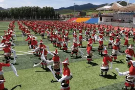 锅庄：拉起民族团结的手 转起幸福生活的圈图片