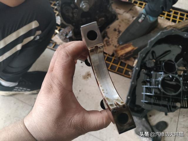小伙淘了台二手奥迪Q5，不光烧机油还到处漏油，一次修复秒变新机