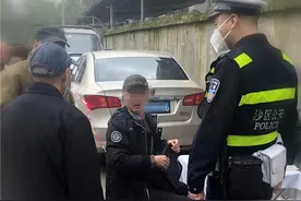 掏耳收费1600元？摊主：70年耳结石，就是这价图片