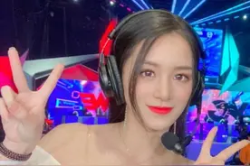 电竞女神都是乔碧萝？LPL女解说登台，20岁的年纪40岁的脸图片