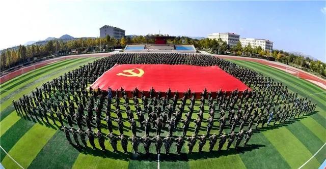 【起床号】10月16日，早安！歌曲《在灿烂阳光下》