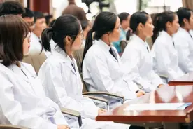 有一种尴尬叫“医学生不敢去医院”，宁可生病也不治，这是为啥图片