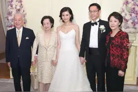 李嘉欣庆结婚13周年，晒结婚旧照气质雍容华贵，51岁容貌不改图片