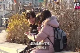 韩国小哥跳桥自杀，被路过的姐姐一把抱住：世上，总有人偷偷爱你图片