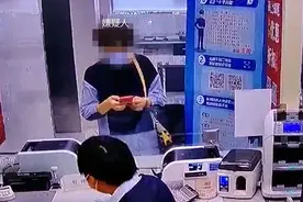 老邻居竟不靠谱！或借或自取，1年多骗走七旬阿婆8万多图片