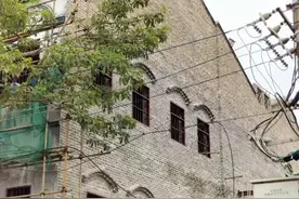 钦州二马路河堤这栋复古建筑准备竣工，据说是用来做这个图片