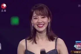 聂远佘诗曼合唱《铁血丹心》，佘诗曼粤语开口，声音好好听图片