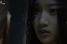 美女只是去洗个手，谁知却突然被一个女鬼猛抓住胳膊，美女吓傻了视频封面