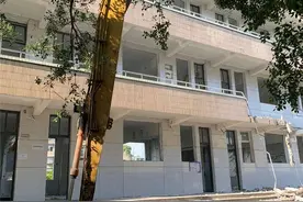 朋友圈疯传江安中学教学楼拆除的视频 为啥？ 这里有答案……图片