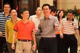 成功人士最爱的POLO衫，你会穿吗？怎么摆脱“油腻大叔”“大爷”图片