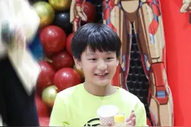 田亮叶一茜庆儿子满9岁，小亮仔越长越帅，森碟身高直追爸妈图片
