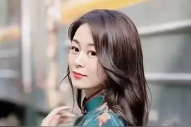 宋晓峰妻子杨晓茹晒出一组旗袍照，网友直呼太美了，喊峰哥快回家图片