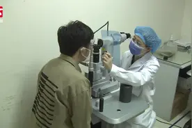 28岁白领男眼前总有“虫影”飞舞，医生查看原因吓坏了视频封面