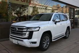 3.5T双涡轮增压+10AT，全新丰田陆巡即将引入，外观霸气十足图片