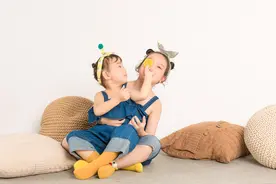 搞怪姊妹 让你见识什么叫姐妹花图片