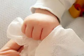 还在用湿巾给孩子“擦PP”？既伤娃又烧钱，宝妈别再“犯傻”了图片