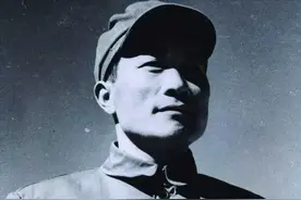 1949年，开国中将张国华，打回老家井冈山，见到父母泪流满面图片