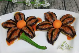 年夜饭，用茄子给家人做一道“花开富贵”，香味浓郁，寓意吉祥图片