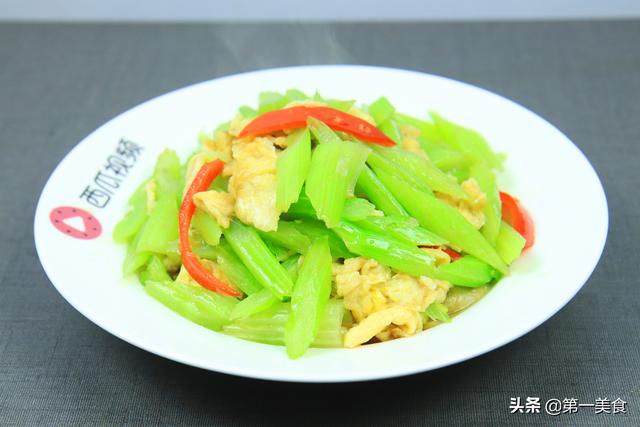 素炒芹菜都有哪些做法（芹菜这样炒）