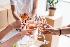 白酒、红酒、啤酒，谁最伤肝！文章给你答案图片