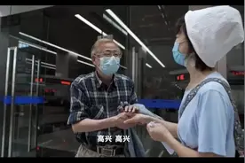 74岁日本老人定居武汉11年：死后，请把我的骨灰撒进大海图片