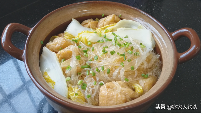 白菜炖粉条这样做吃着才香，出锅味美解馋，吃一口，饭都不想吃了