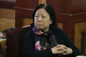 作家方方转发沈乔生大作，对反对她的年轻人嗤之以鼻图片