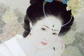 手腕纤细的女孩，要这样选翡翠手镯图片