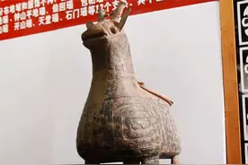 广西一老农捕狐狸发现麒麟尊，商贩出200万被拒，上交国家奖200元图片