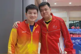 连续四天追星！全国冠军夸许昕幽默，与小胖比身高，与莎莎比脸大图片