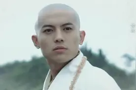 检验颜值看光头，连胡歌都不敢尝试，有人帅成白月光有人丑似卤蛋图片