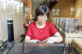 江苏古镇上的手工秤，老人做了一辈子，却面临失传，大家怎么看？图片