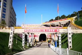 “嫩豆腐”里植钢骨 福建厦门最长海底隧道主体完工图片