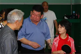 中国首位乒乓球男双世界冠军在香港去世，曾任女乒主教练图片