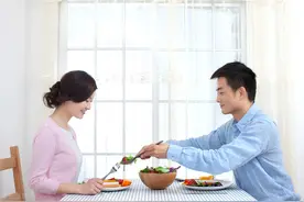 原配和半路妻子有什么区别？三位男人说出心里话图片