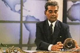 印度男子60多年不剪指甲，指甲有一辆公交车长，如今被放入博物馆图片