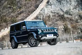 3.0T+四驱，北京BJ80越野不输普拉多，自带旗杆太尊贵图片