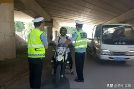 摩托没牌上网买 小伙骑车被拘留图片