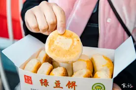 襄阳这家12年的潮汕绿豆饼，酥得不像话，皮薄到都可以看见内陷了图片