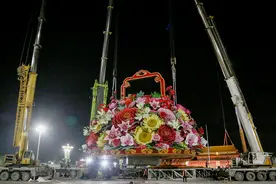 吊装天安门广场大花篮难在哪儿？多图带您直击凌晨施工现场图片