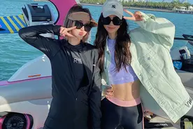 Angelababy游艇上聚会！穿牛仔外套秀马甲线，打扮惊艳似选美现场图片