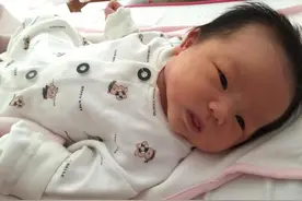 三个月前宝宝长得快，护理牢记“三勤五不要”，奶奶和妈妈要记住图片