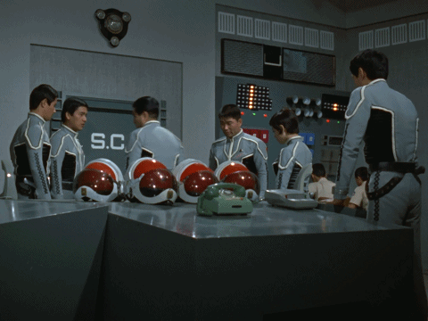 奥特曼被强大的机器人按在地上不能动了，赛文奥特曼：起来