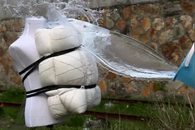 棉被能挡子弹？军教片教你正确操作，信抗日神剧的，是嫌自己命长图片